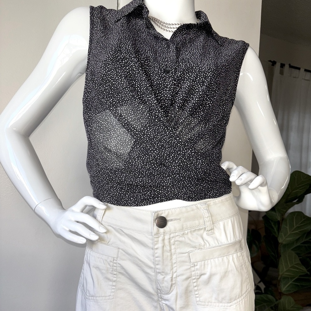 NWOT H&M Sleeveless Buttondown Blouse - Picture 5 of 9